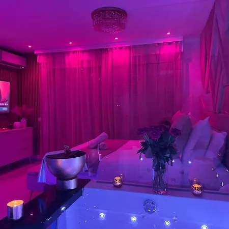 California Romantic With Balneo Apartment